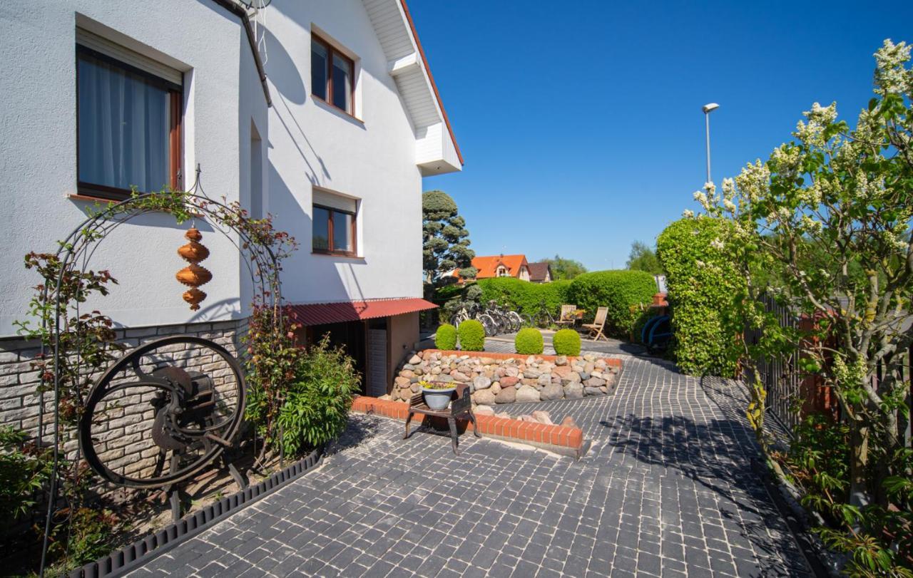 Pensjonat Basia Dziwnówek Exterior foto