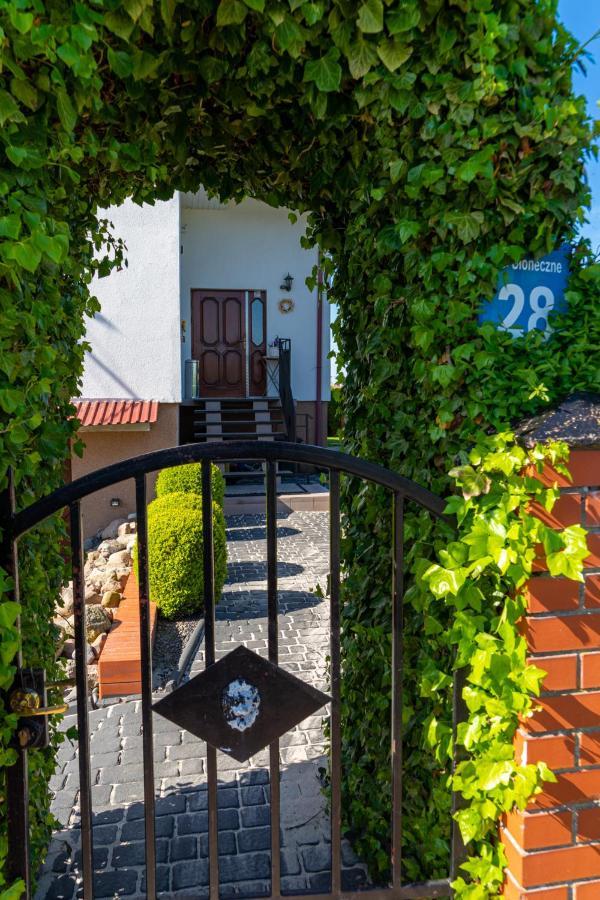 Pensjonat Basia Dziwnówek Exterior foto